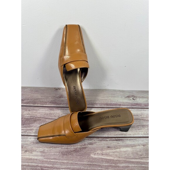 BISOU BISOU Shoes - Bisou Bisou Tan Leather Size 7 Closed Toe Mules Curved High Heel Slip-On Shoes